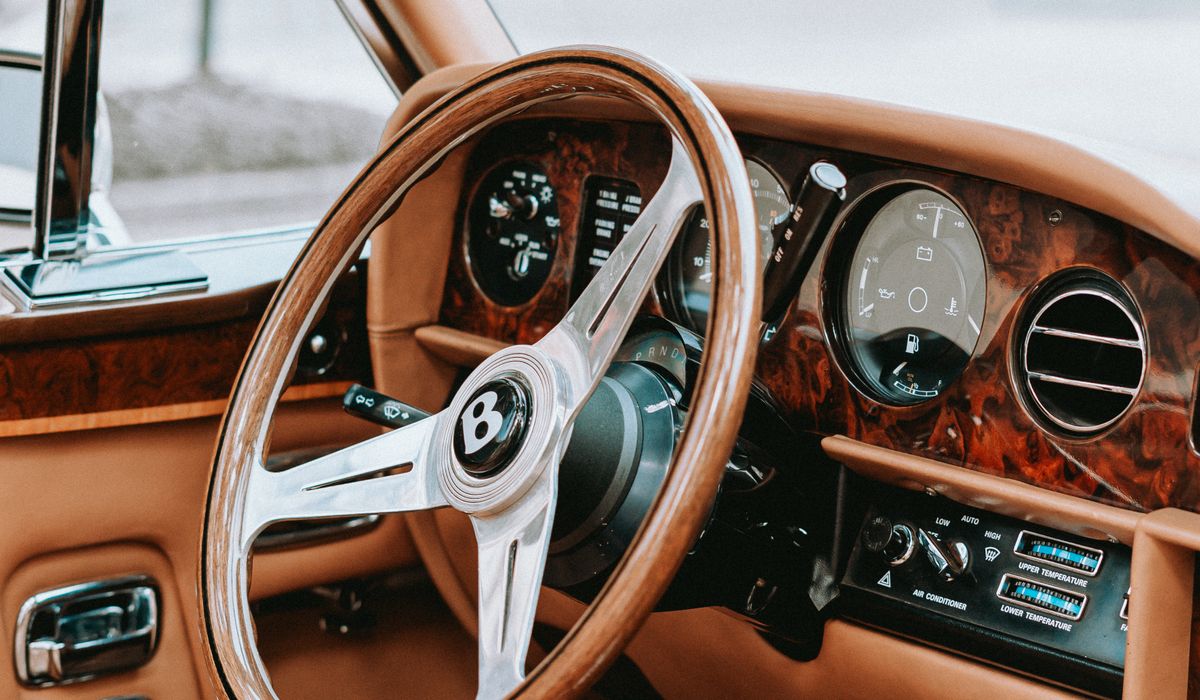 How to choose a premium car for long journeys
